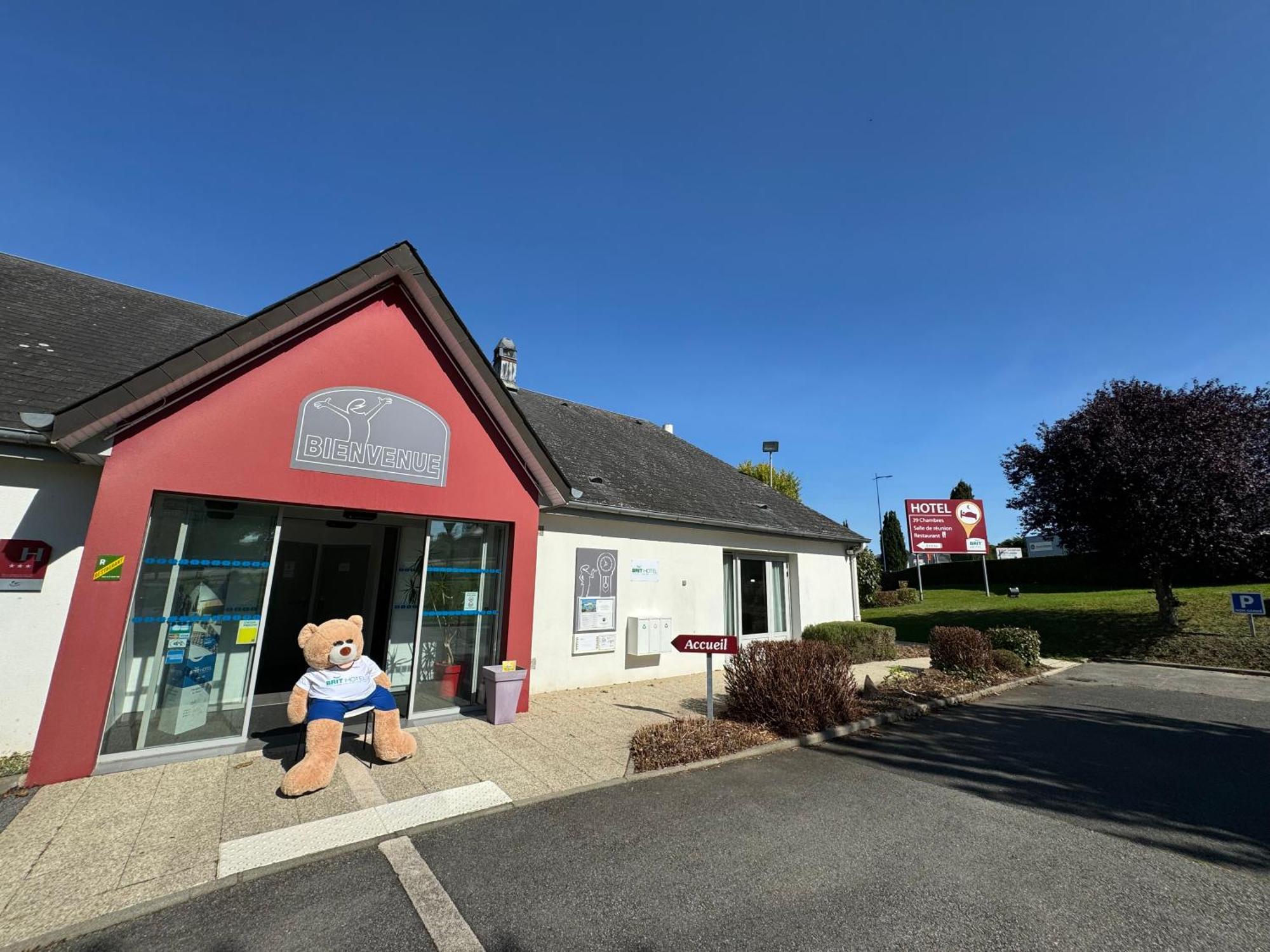 Brit Hotel Mayenne Exterior foto