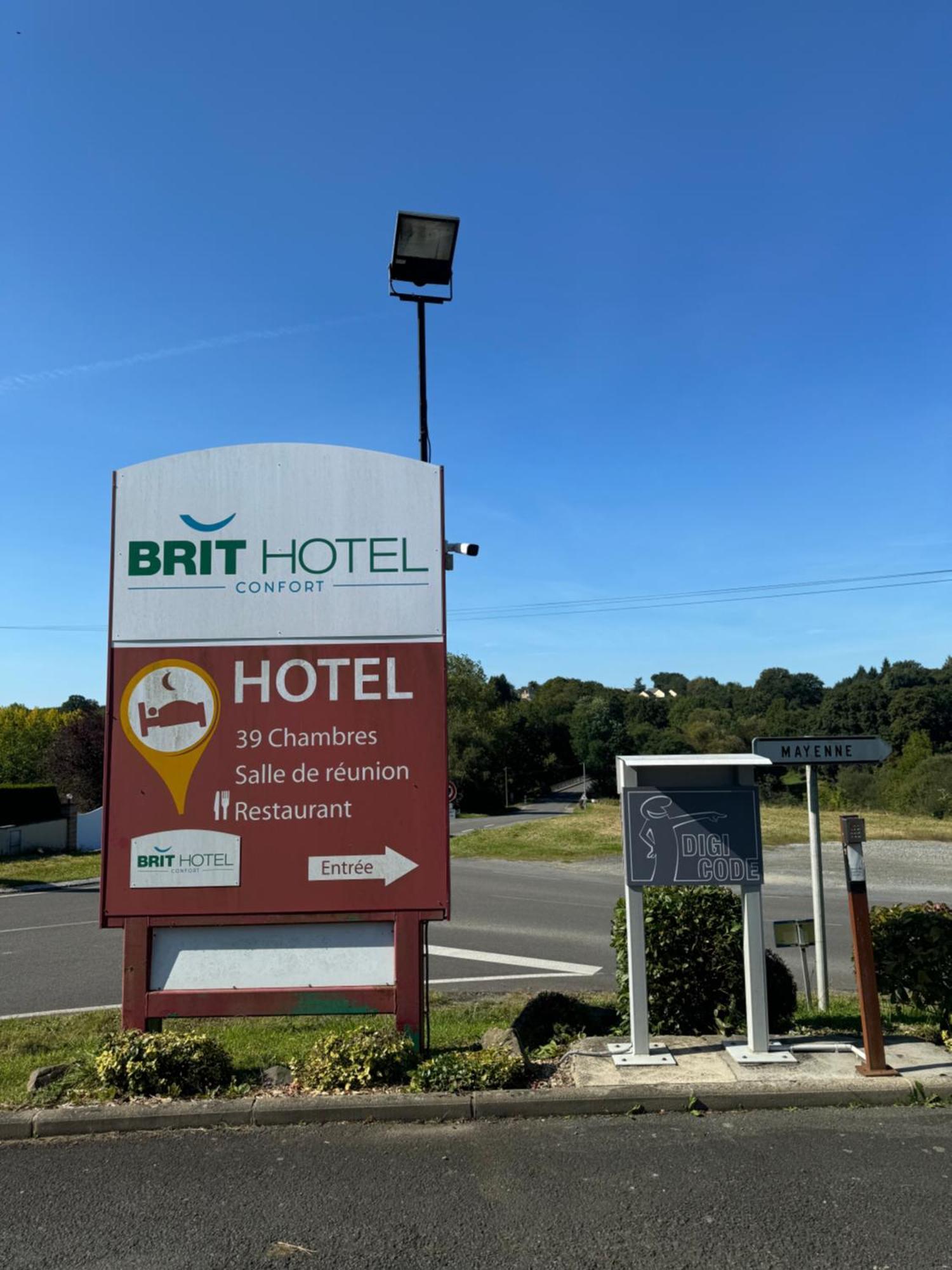 Brit Hotel Mayenne Exterior foto