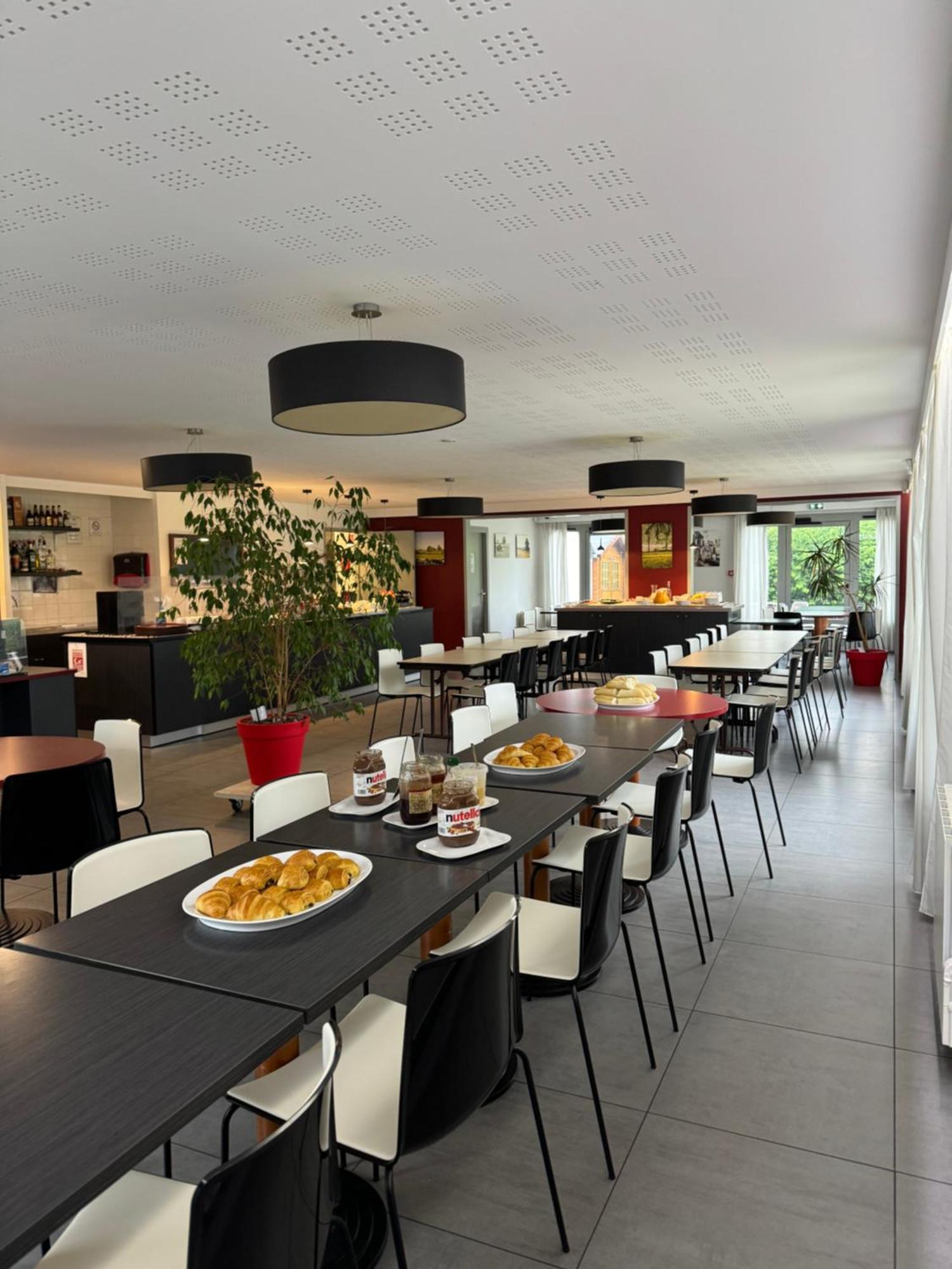 Brit Hotel Mayenne Exterior foto