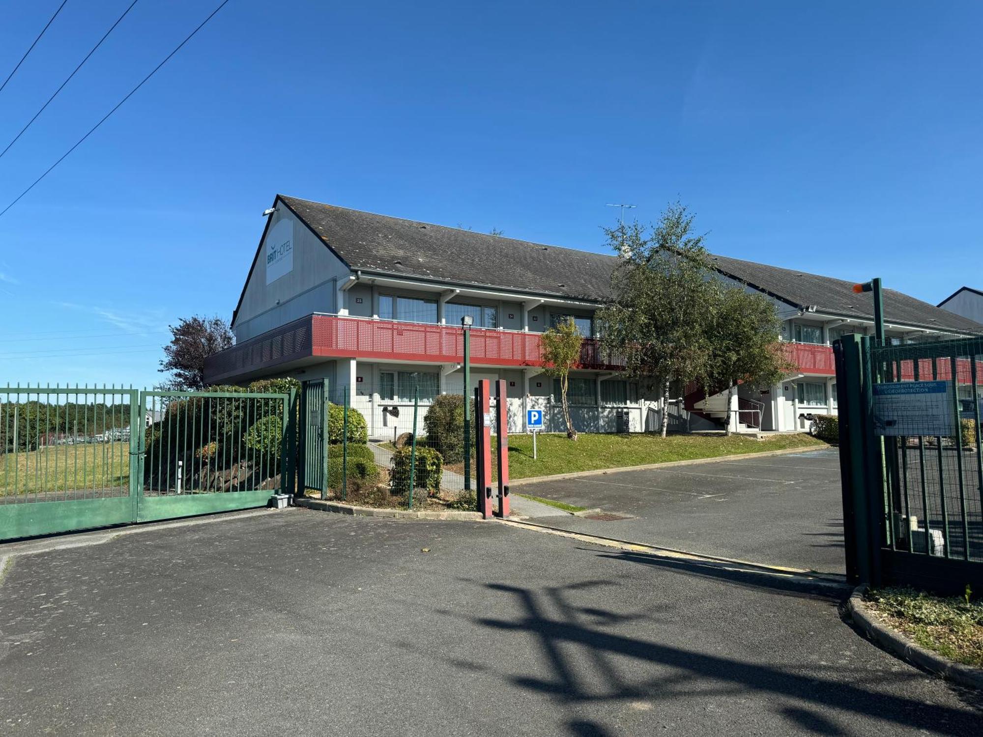 Brit Hotel Mayenne Exterior foto