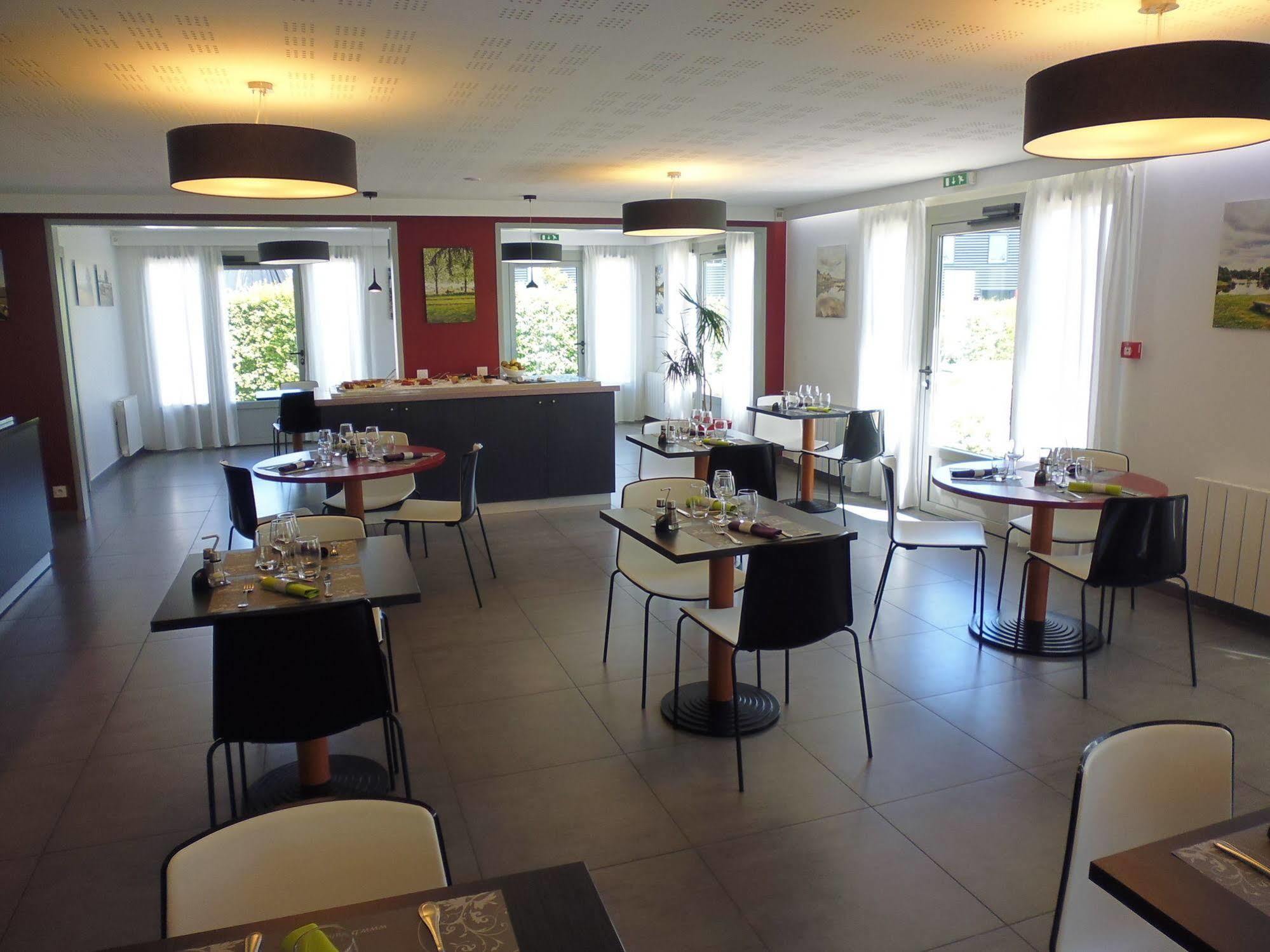 Brit Hotel Mayenne Exterior foto