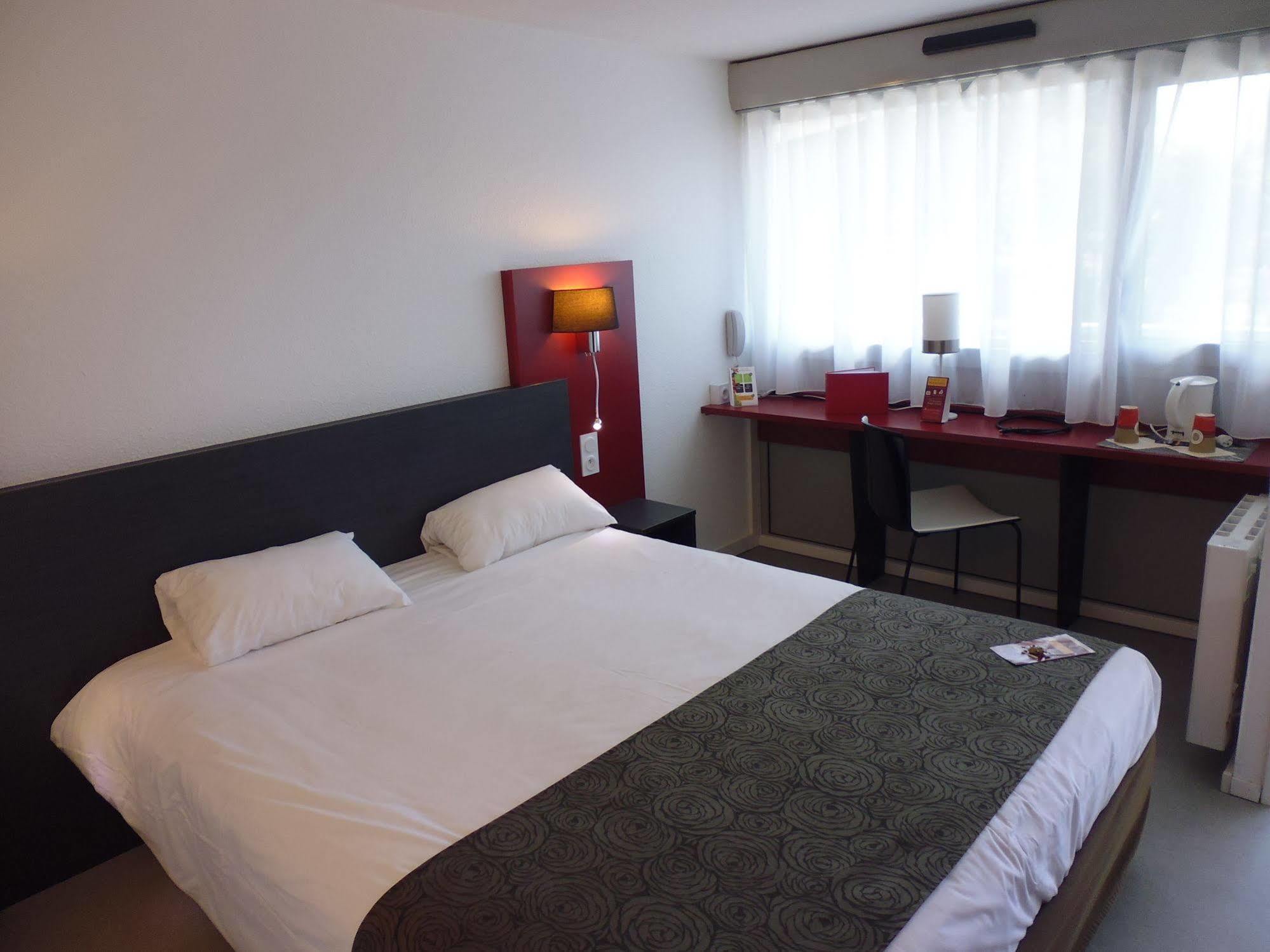 Brit Hotel Mayenne Exterior foto