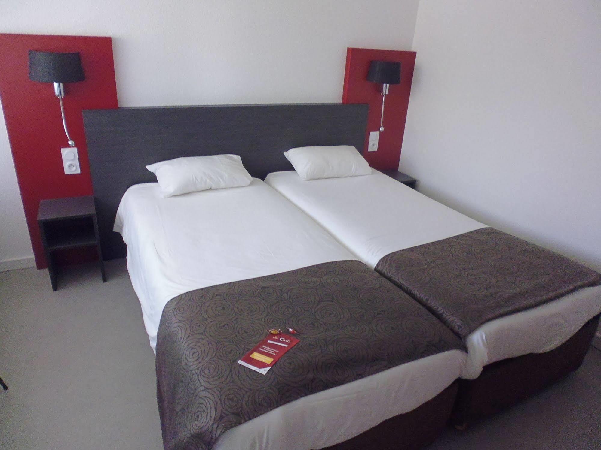 Brit Hotel Mayenne Exterior foto