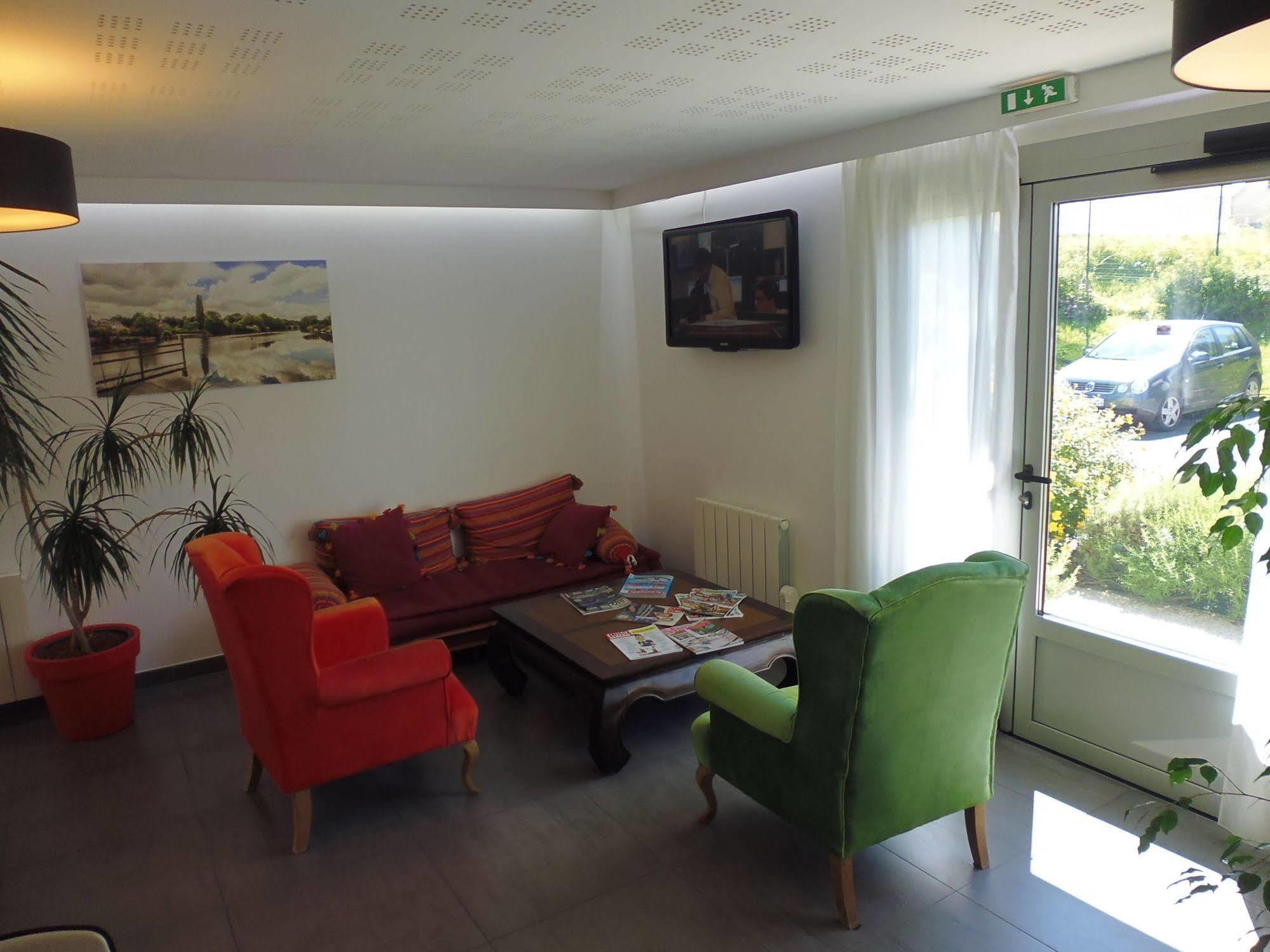 Brit Hotel Mayenne Exterior foto