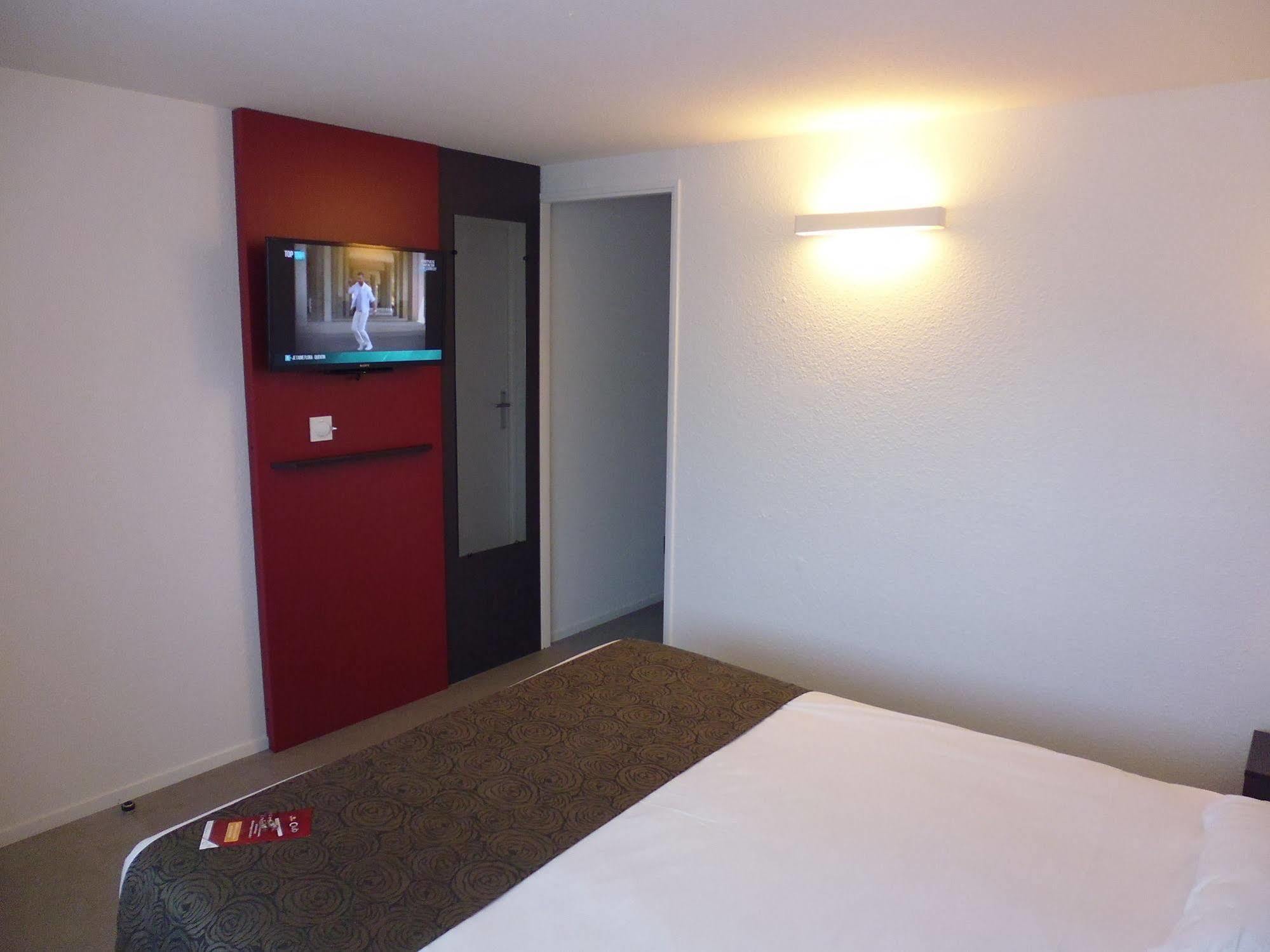 Brit Hotel Mayenne Exterior foto